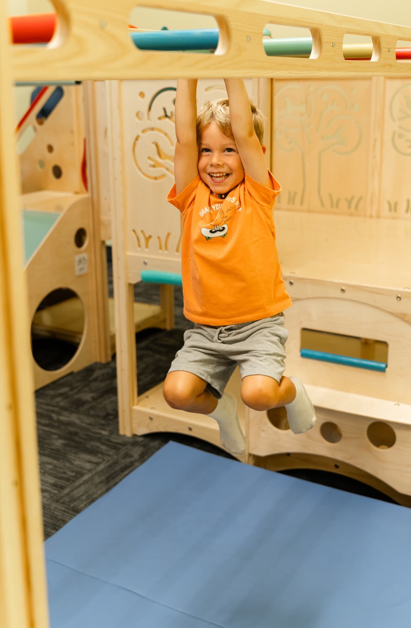 Busy Bees play center photo 5